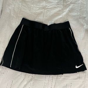 Nike tennis skirt (size medium)